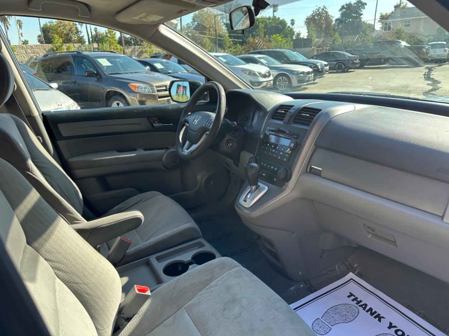 2009 /GRAY Honda CR-V EX 2WD 5-Speed AT (JHLRE38509C) with an 2.4L L4 DOHC 16V engine, 5-Speed Automatic transmission, located at 30 S. Berkeley Avenue, Pasadena, CA, 91107, (626) 248-7567, 34.145447, -118.109398 - One Owner!Moon-roof! Wheel ABS! This 2009 Honda CR-V EX 2WD looks and drives good. This vehicle comes with a dealer 30 day / 1,000 Mile Warranty ( call us for details) and with Options up to 5 years / 100,000 Mile Warranty. Bad credit? We can help! We are the bank. Buy with confidence! All of our - Photo#16